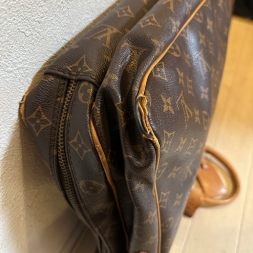 ビトンバックです。経年劣化劣化は有ります。