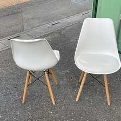 チェアー2脚の画像