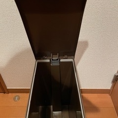 【5/27(土)15〜17時限定】ペダル付きゴミ箱の画像