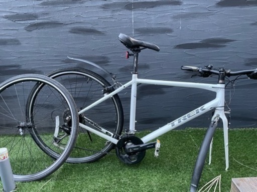 TREK クロスバイク　自転車
