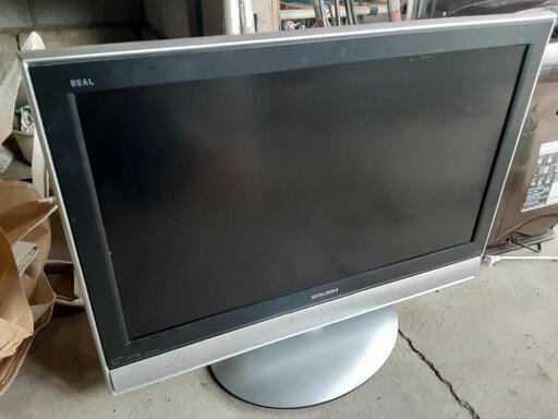 32型テレビになりす！リモコンあります！動作確認はまだしてません！