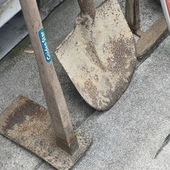 無料で！田舎暮らし必須アイテム◇スコップ◇刈込み鋏◇ツルハシ◇クワ◇など多数差し上げますの画像