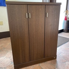 収納キャビネット　0円　引取り希望