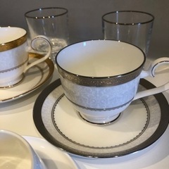 きまっています。ノリタケ　ペアカップセットの画像