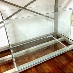 ★曲げガラス水槽★ガラス水槽2個セット★蓋とマット付きの画像
