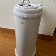 おむつ　ゴミ箱 Ubbi
