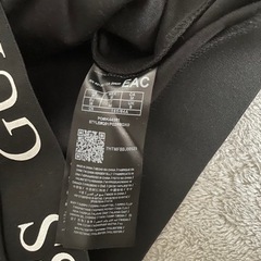 guess ショート丈トップスの画像