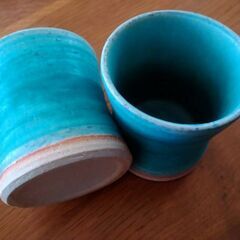 陶器のカップ2個の画像