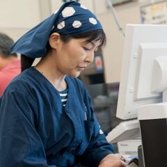 主婦(主夫)・学生・フリーター活躍中！未経験OK！土日祝のみOK！週2日～OK！鮮魚加工販売スタッフの画像