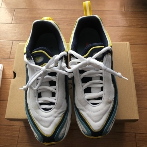 スニーカー