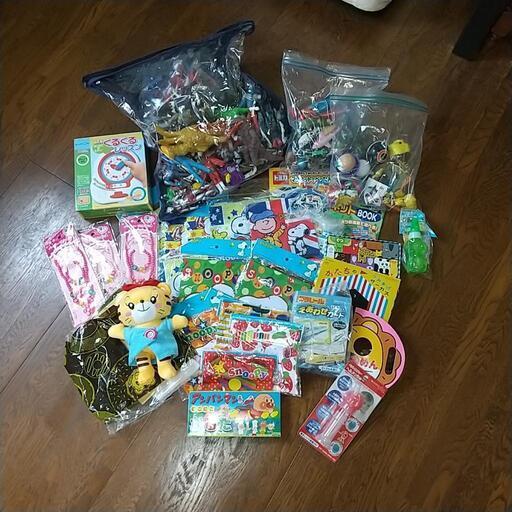 スヌーピー巾着、トミカ、ウルトラマンなどフィギア、その他色々!お得
