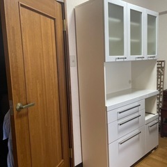 ディノスで7年くらい前に6万台で購入した食器棚の画像