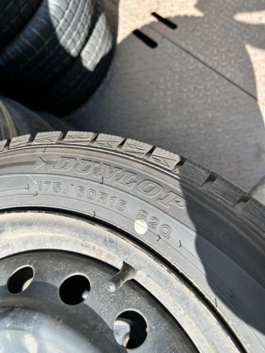 バリ山！！　ダンロップスタッドレス　175/60R16 ホイール付き