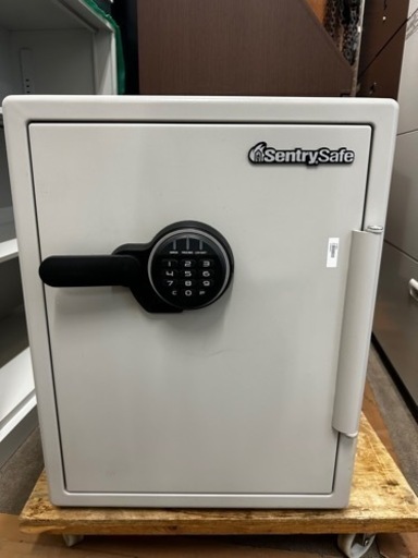 金庫　56L SENTRY safe 半年使用の美品です