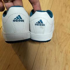 アディダス　スニーカーの画像
