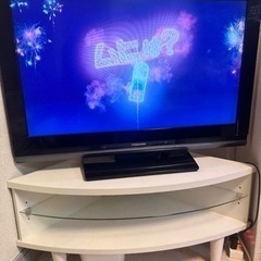 テレビ台　三角