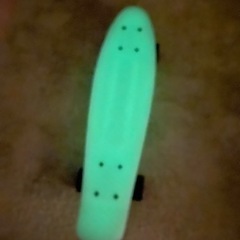 Penny glow in the dark ペニーの画像