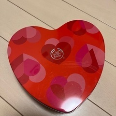 The body shop スキンケアセット　❤️の缶付きの画像