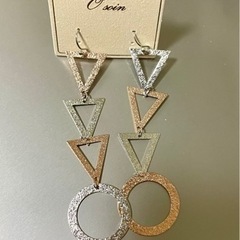 ピアス  2点  &  帽子 1点 まとめ売りの画像