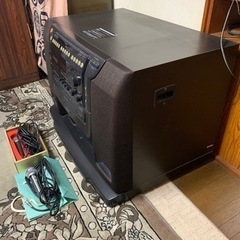 レーザーカラオケ(ジャンク品)とマイク2本の画像