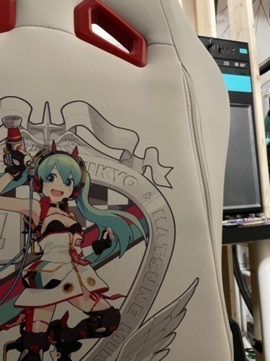 初音ミク　ゲーミングチェア