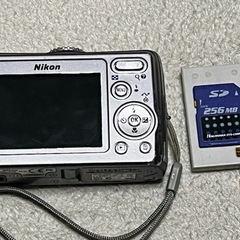 デジタルカメラ　Nikon COOLPIX P4 VRの画像