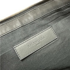 BALENCIAGAメッシュ　クラッチバッグ黒の画像