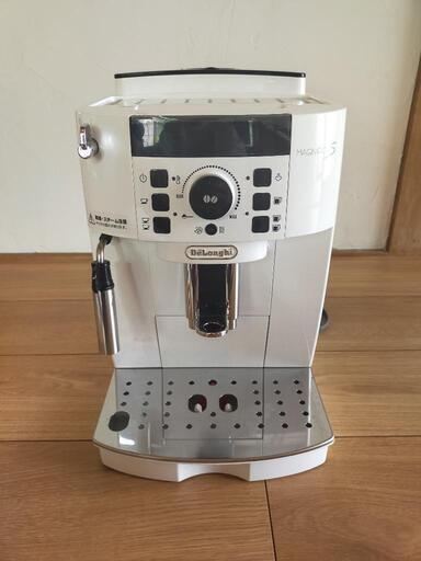 お値下げしました【美品❗】デロンギ(DeLonghi) マグニフィカS  1.8L ホワイト ECAM22112W\n