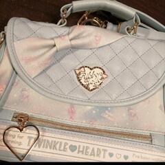 子供服3着と手提げバッグのセットの画像