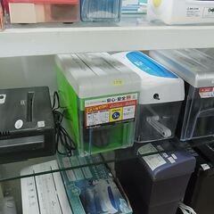 シュレッダー各種　メーカー　サイズ　いろいろ　手動　自動　ハンディタイプ　カード　DVD　の画像