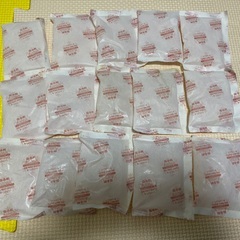 保冷剤セット　同一種類（赤系）　15個セット　差し上げます！