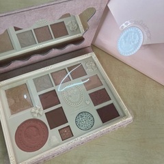 女王のカメオマルチパレット01 シャルロット リサイクルショップ...