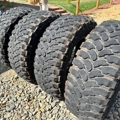 マッドタイヤ　265/70R17 L Tタイヤ　4本