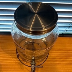 美品　IKEA ドリンクサーバー　ヴァルダーゲン　5.0ℓ スタンド付きの画像