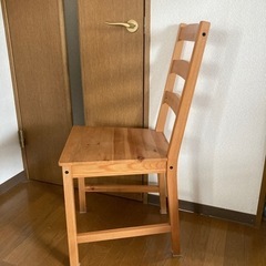 木製チェアの画像