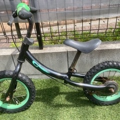 バランスバイク　ストライダー