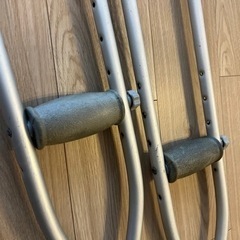 松葉杖　の画像