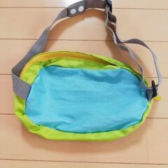 ウエストポーチ　点々と汚れありの画像