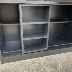 本棚とテーブルのセットです