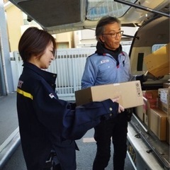 名東郵便局でゆうパックの配達の画像