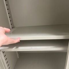 ガラスキャビネット　鍵付き　書庫の画像