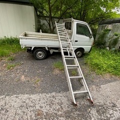決まってしまいました！キャンセルが出ましたら再掲載致します。アルミ　ハシゴ　Pica  2連はしご　EX-60 約6mまで伸びます。　の画像