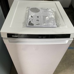 美品  Haier ハイアール JF-NU102D ホワイト冷凍庫 庫内容量 102L 右開き●E051X021