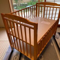 木製ベビーベッド　幅125×奥行77×高さ110㎝の画像