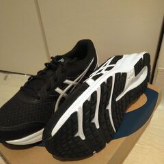 新品、Asicsスニーカー25.5の画像
