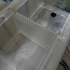 中古のアクリルオーバーフロー水槽　幅1405mm 奥300mm  高さ250mm 6本セットの画像
