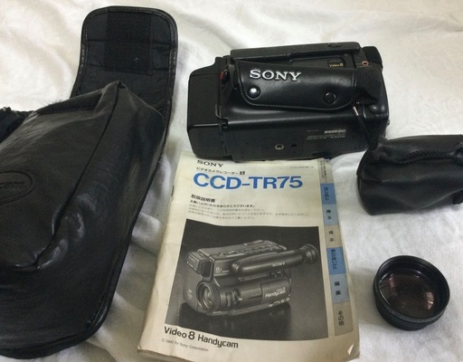 SONY　CCD-TR75 ビデオカメラレコーダー　通電確認済