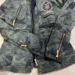 無料✴️ほぼ新品）カモフラ柄レディースアーミー風ジャケット。レディスS〜Mサイズの画像