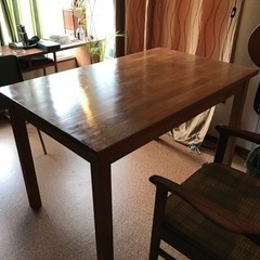 木製ダイニングテーブル