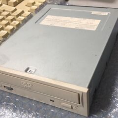 内蔵光学ドライブ TOSHIBA SD-R1102（DVD-ROM／CD-RW）【動作品】の画像
